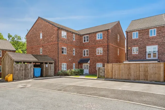 Fernbeck Close, Bolton, BL4, photo 1