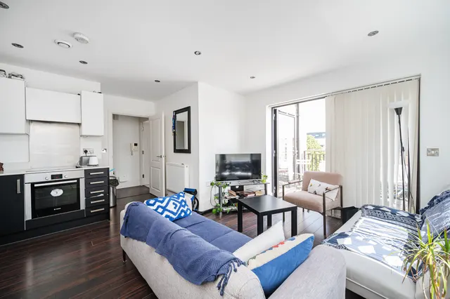 29 Newton Court, 1 Axio Way, London, photo 1