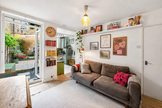 Lyham Road, London, photo 1