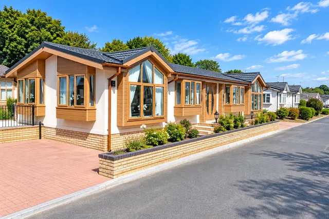 Weybridge Park, Addlestone, KT15, photo 1