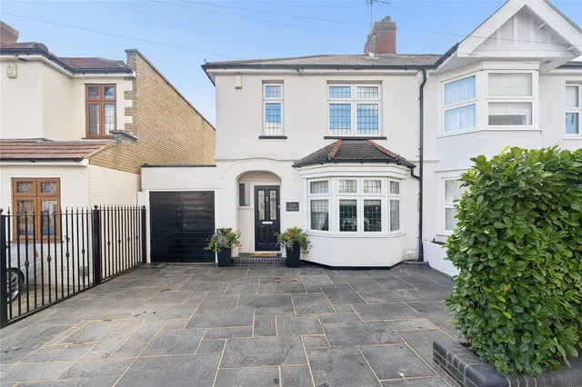 St. Marys Lane, Upminster, RM14, photo 1