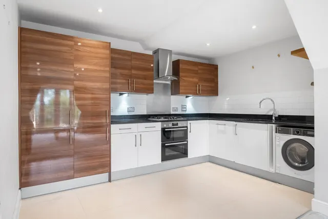 Parvis Road, West Byfleet, KT14, photo 3