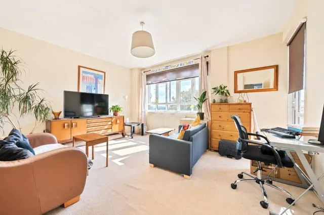 Albert Drive, London, SW19, photo 1
