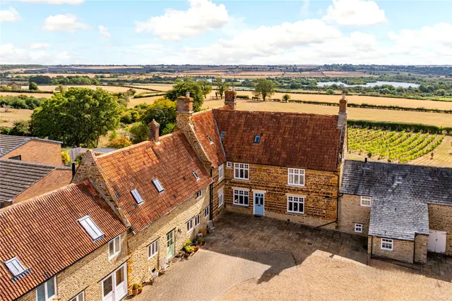 High Street, Great Doddington, NN29, photo 1