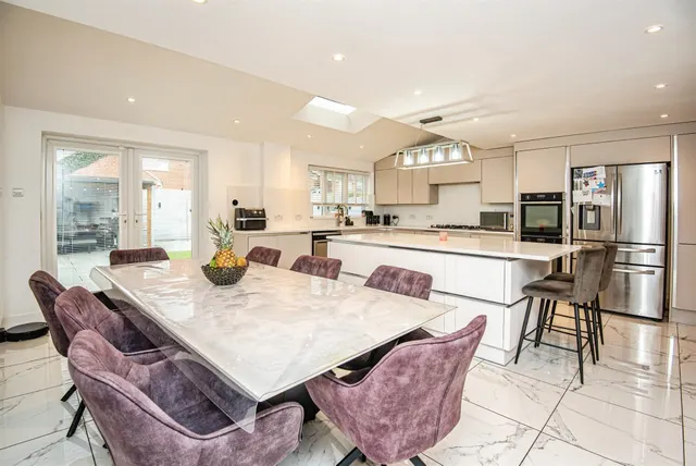Photo 3 — Whitton Close, Bessacarr, Doncaster