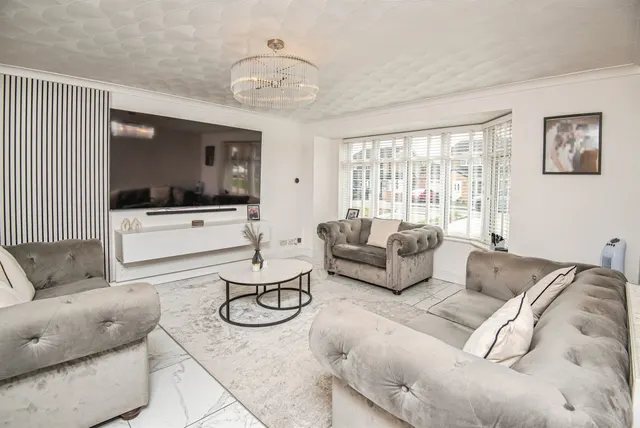 Photo 2 — Whitton Close, Bessacarr, Doncaster