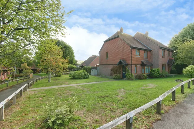 Saffron Gardens, Alfriston, BN26, photo 1