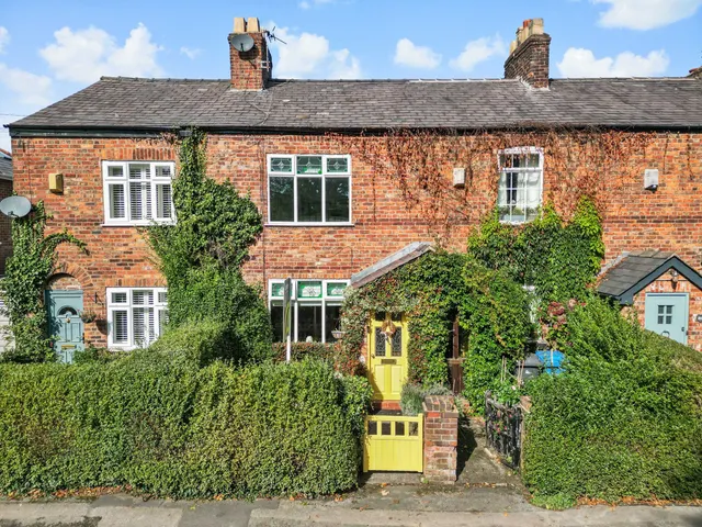 Chester Road, Grappenhall, Warrington, Warrington, WA4 2QQ, photo 1