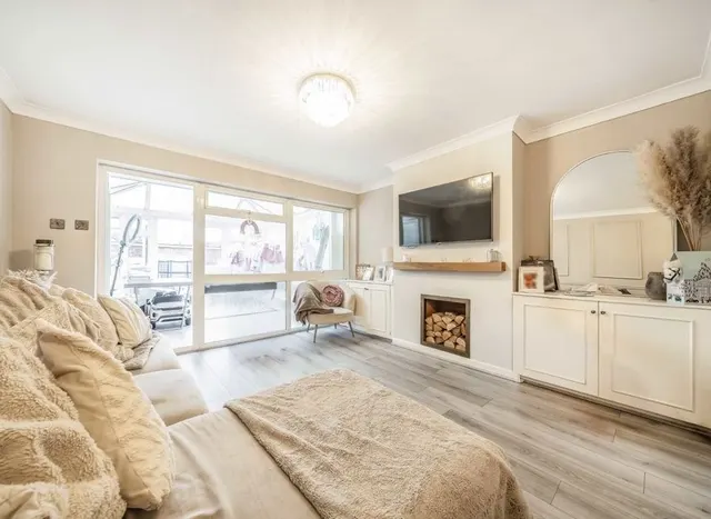 Photo 2 — Ashdene Close, Ashford, TW15
