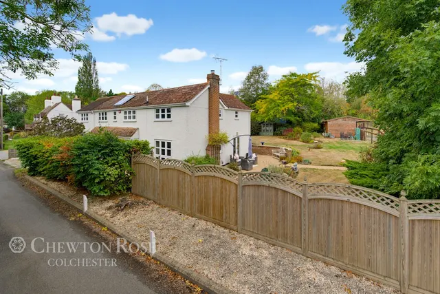 Fields Farm Road, Layer-de-la-Haye, photo 1