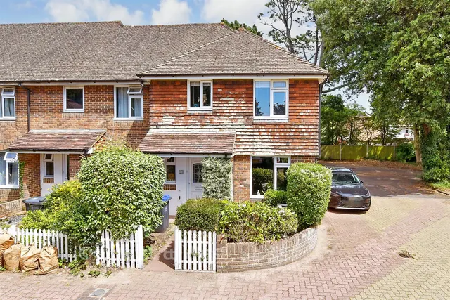 Springfield Gardens, Worthing, BN13, photo 1