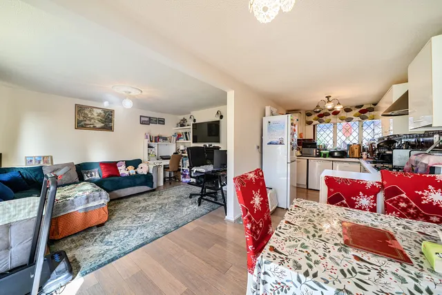 Brickett Close, Ruislip, HA4, photo 2