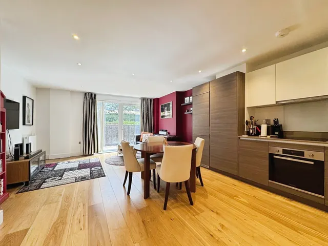 Silverworks Close, NW9, photo 3