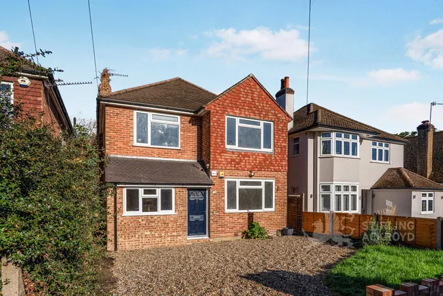 Woodlands Avenue, West Byfleet, KT14, photo 1