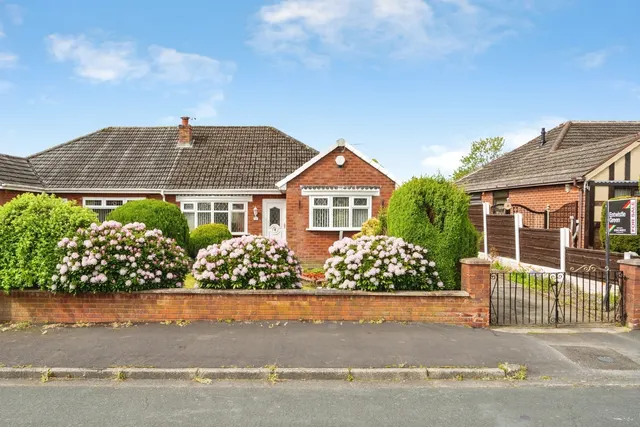 Balmoral Drive, Hindley, WN2, photo 1