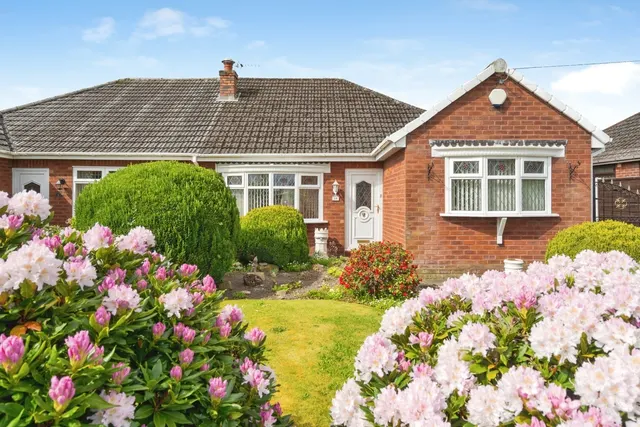 Balmoral Drive, Hindley, WN2, photo 2