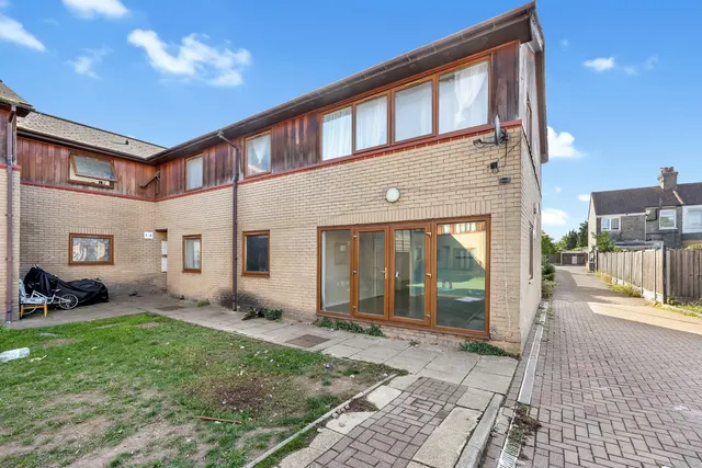 Sparsholt Road, Barking, IG11, photo 1