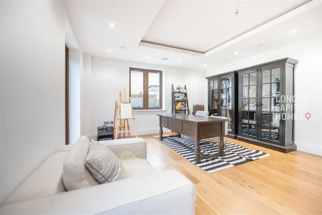 Duchess Crescent, Stanmore, photo 2