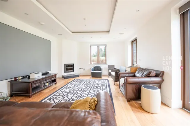 Duchess Crescent, Stanmore, photo 1