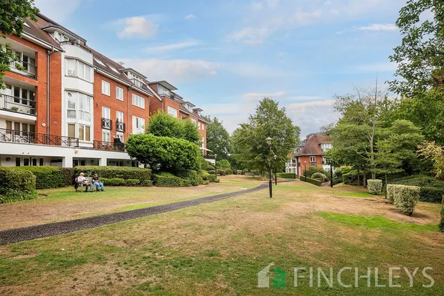 Finchley Road, London, NW3, photo 1