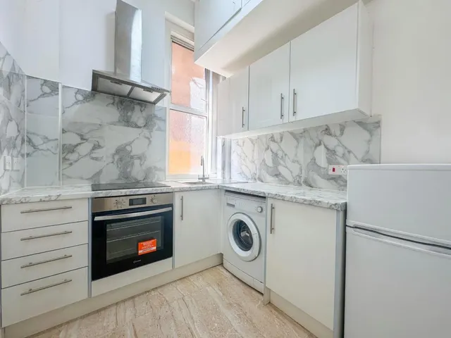 Dean Road, London, NW2, photo 2