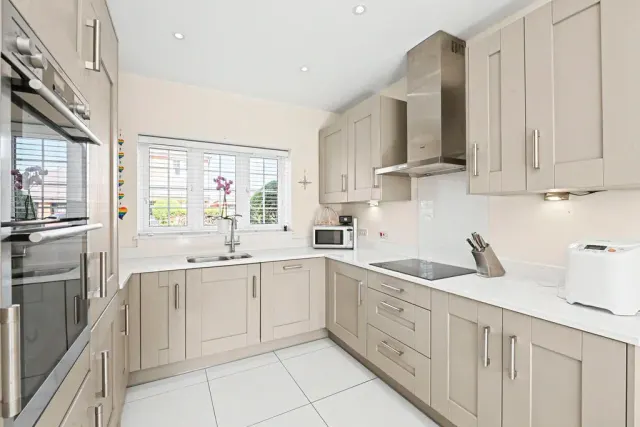 Photo 2 — Chapel Drive, Aston Clinton, Buckinghamshire, HP22 5EN