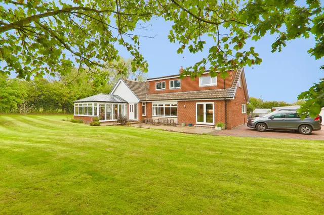 5 bedroom house, Garton Road, Aldbrough, HU11