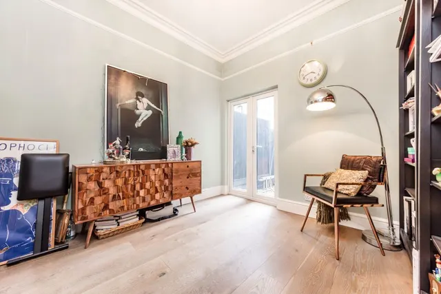 Adelaide Road, W13, photo 3