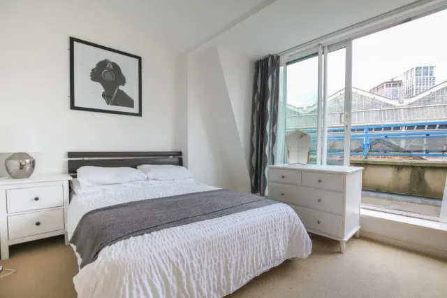 Commercial Road, E14, photo 3