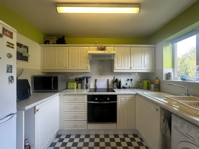 Photo 2 — Barnum Court, Swindon, SN2