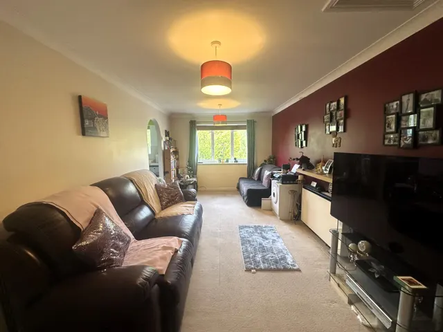 Photo 3 — Barnum Court, Swindon, SN2