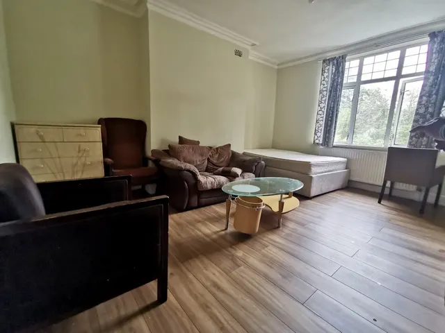 Tettenhall Road, Wolverhampton, WV6, photo 3