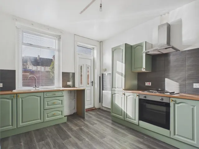 Victoria Road, Mexbrough, S64, photo 1