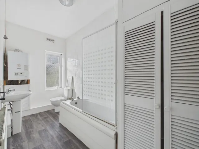 Victoria Road, Mexbrough, S64, photo 3