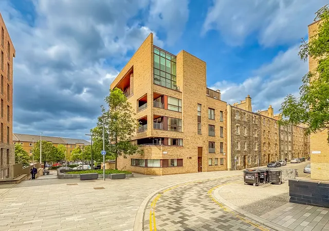 McEwan Square, Fountainbridge, EH3, photo 1