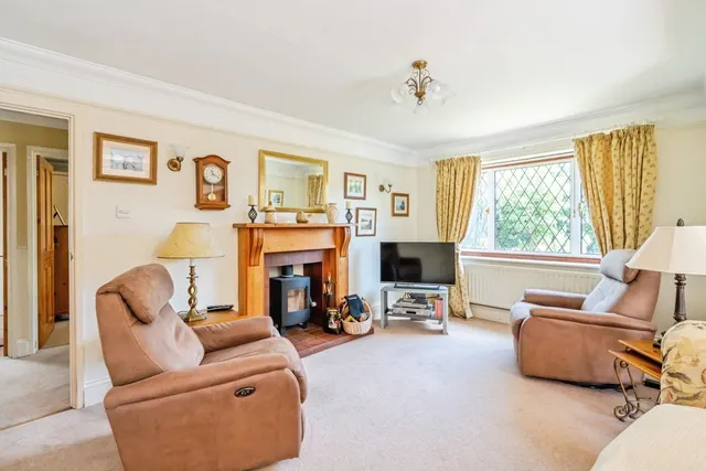 Elm Grove, Barnham, PO22, photo 2