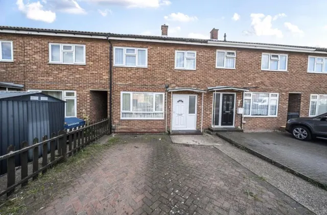 Tithe Farm Road, Houghton Regis, LU5, photo 1