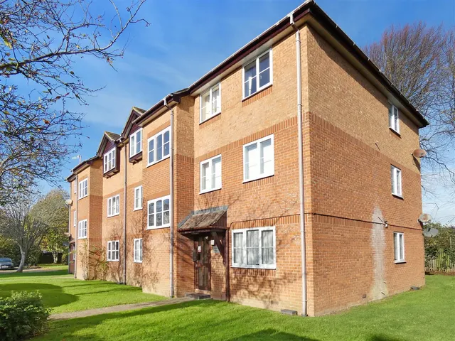 Guildford Road, Rustington, photo 1
