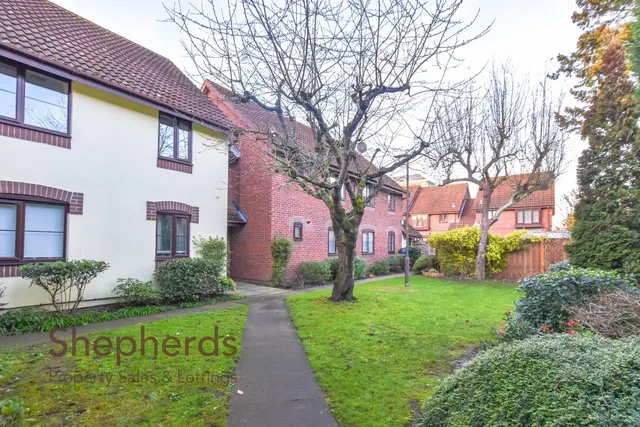 High Road, Broxbourne, EN10, photo 1