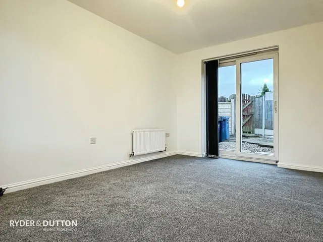 Portland Street South, Ashton-under-Lyne, OL7, photo 3