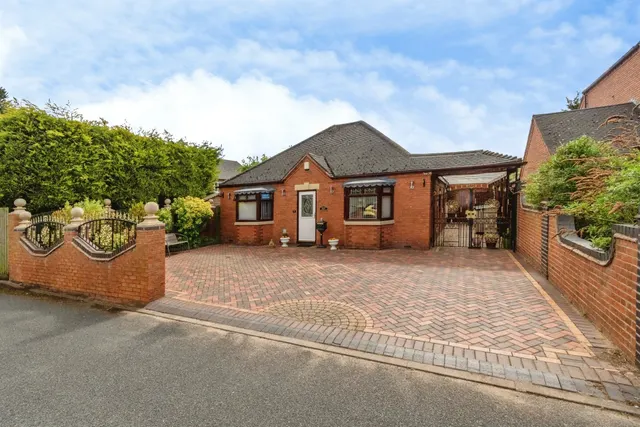 Mere Croft, Norton Canes, WS11, photo 1