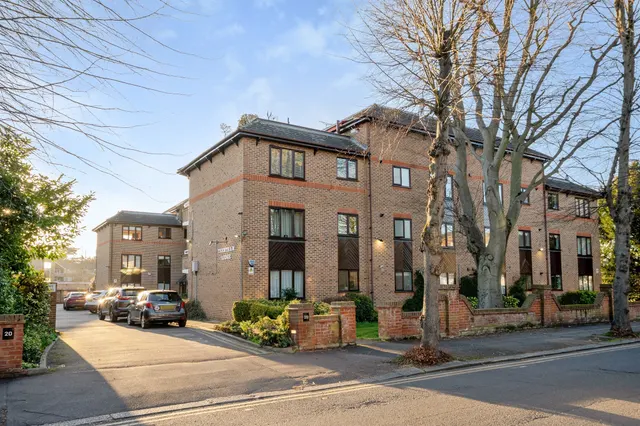 Wellington Road, Enfield, photo 1