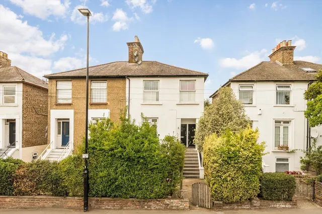 Whitton Road, TW3, photo 1