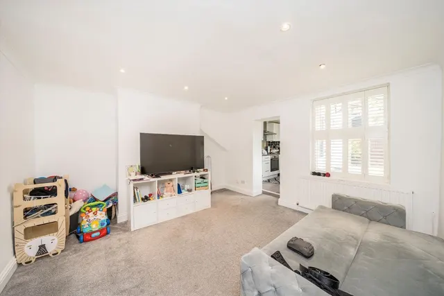 Whitton Road, TW3, photo 2