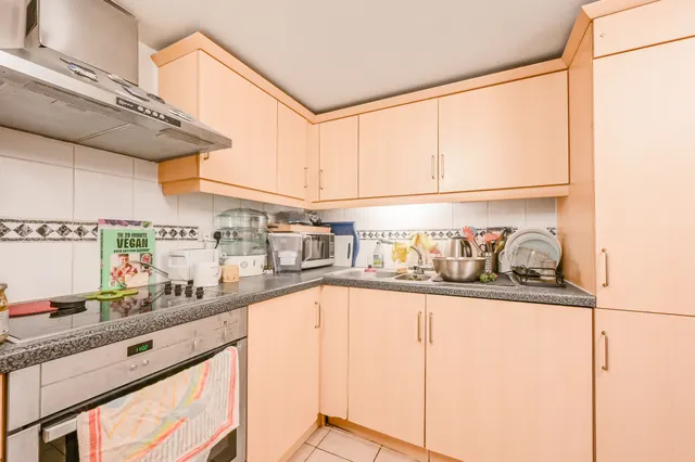 Photo 2 — Flat 31, 1 Prescot Street, London