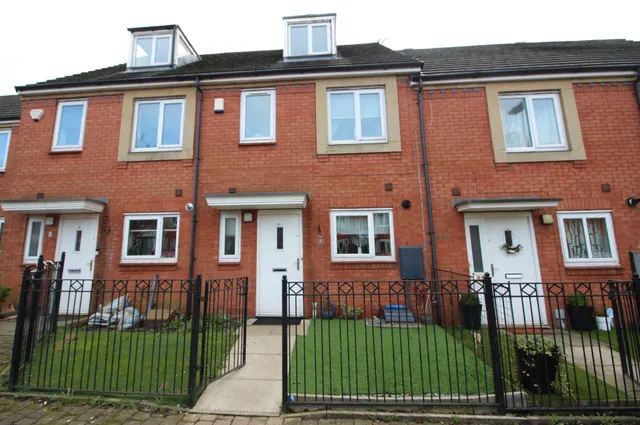 Fairbourne Walk, Oldham, OL1, photo 1