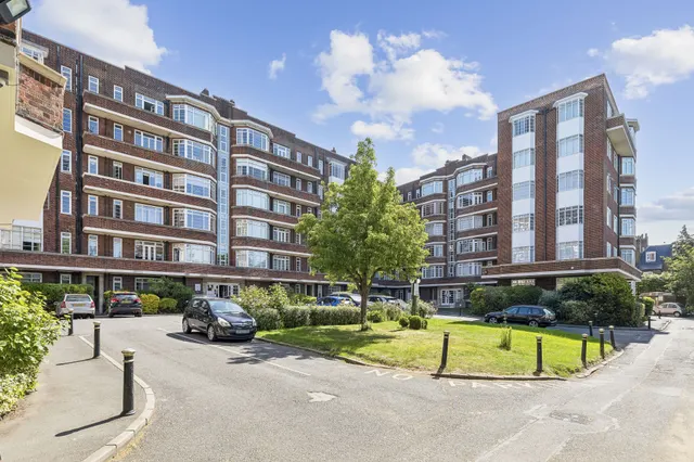 Belsize Avenue, London, NW3, photo 1
