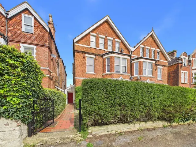 Bouverie Road West, Folkestone, Kent, CT20, photo 1