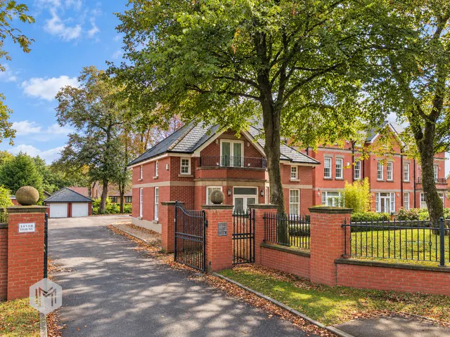 Lever House, Greenmount Lane, Bolton, BL1 5JF, photo 1