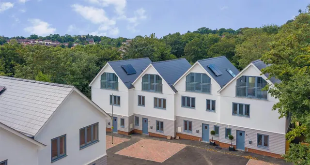 Photo 2 — Trevelyan Gardens, Loughton